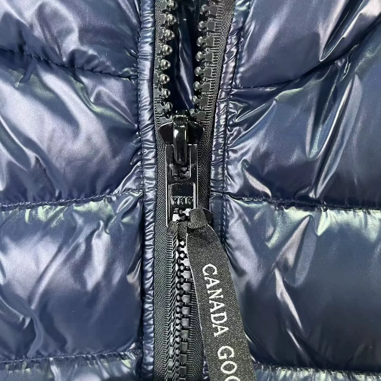 P840 𝑪𝒂𝒏𝒂𝒅𝒂 𝑮𝒐𝒐𝒔𝒆 Canada Goose 2227 Dark Blue Black Label Canada Goose Crofton Series Crofton Series Ski Season Logo Logo Solid Color Glossy Hooded Waterproof Windproof Ultra-Light Down Jacket Men's Style: Blue